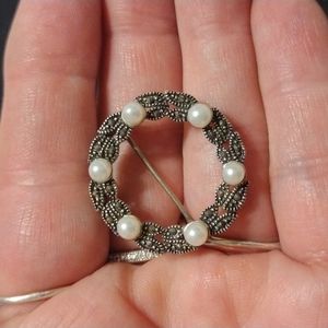 Vintage Sterling Silver  Brooch w/ tiny Marcasites & Pearls. Stamped 925